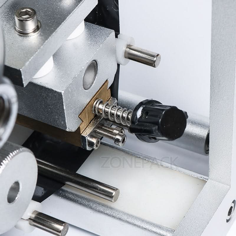 Hot stamp coder for printing dates and batch numbers. Compact, easy to install, and compatible with packing and sealing machines. Works on various materials. - Image 4